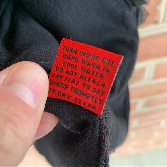 Rose covered black cropped cardigan, no buttons Brand RED   size medium - Picture 4 of 5